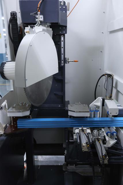 ÖZCELIK  / ALCOR- I  CNC gesteuerte Profilschneidzentrum (3 Achsen)
