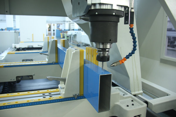 ÖZCELIK GARNET 6000  Alu- und PVC Profil CNC-Bearbeitungszentrum 6m (4 Achsen)