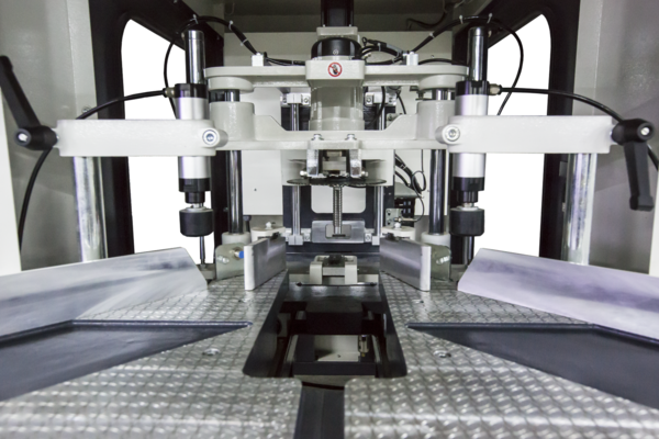 ÖZCELIK   ORBIT - V  CNC Automatische PVC-Ecken- und Oberflächen- Endgradmaschine